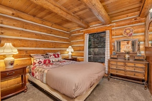 3 bedrooms, individually decorated, individually furnished, free WiFi - The Log Home Quintessential Log Cabin in Ynp! (Yosemite National Park)