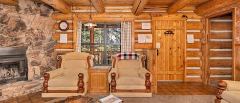 Cabin, Multiple Beds, Patio, Mountain View (The Log Home) | Interior