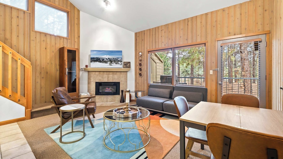 Scenic 1 Bedroom W/loft at Mount Bachelor Resort!