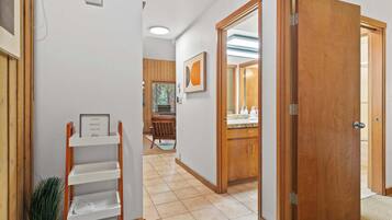 Condo, nhiều giường, ban công, quang cảnh vườn (Ponderosa Hill at Mount Bachelor) | Nội thất