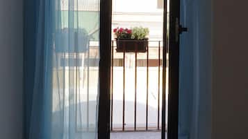 Superior Double Room | In-room safe, soundproofing, iron/ironing board, free WiFi
