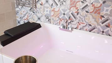 Panoramic Studio Suite | Bathroom | Hair dryer