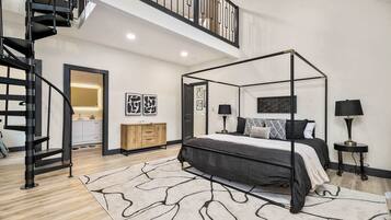 House, Multiple Beds, Kitchen | 4 bedrooms, individually decorated, individually furnished, bed sheets