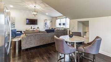 Condo, Multiple Beds, Patio, Garden View | In-room dining