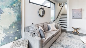 Appartement, Meerdere bedden, terras, uitzicht op tuin | Woonruimte | Televisie