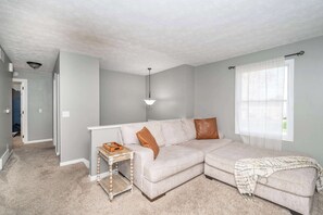 House, Multiple Beds, Hot Tub, Garden View | Living area