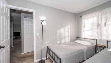 House, Multiple Beds, Hot Tub, Garden View | 3 bedrooms, individually decorated, individually furnished, free WiFi