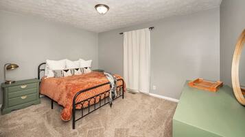 House, Multiple Beds, Hot Tub, Garden View | 3 bedrooms, individually decorated, individually furnished, free WiFi
