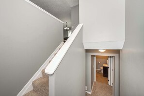 House, Multiple Beds, Hot Tub, Garden View | Interior