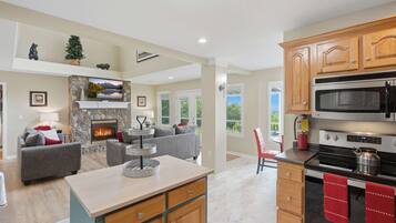 House, Multiple Beds, Patio, Mountain View (Sunset View) | Interior