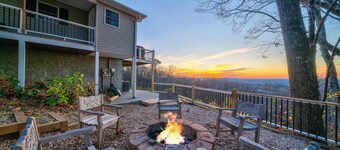 Sunset View 3 BDR Close to Downtown!