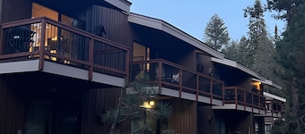 Cozy Corner Yosemite Studio Close to it All!