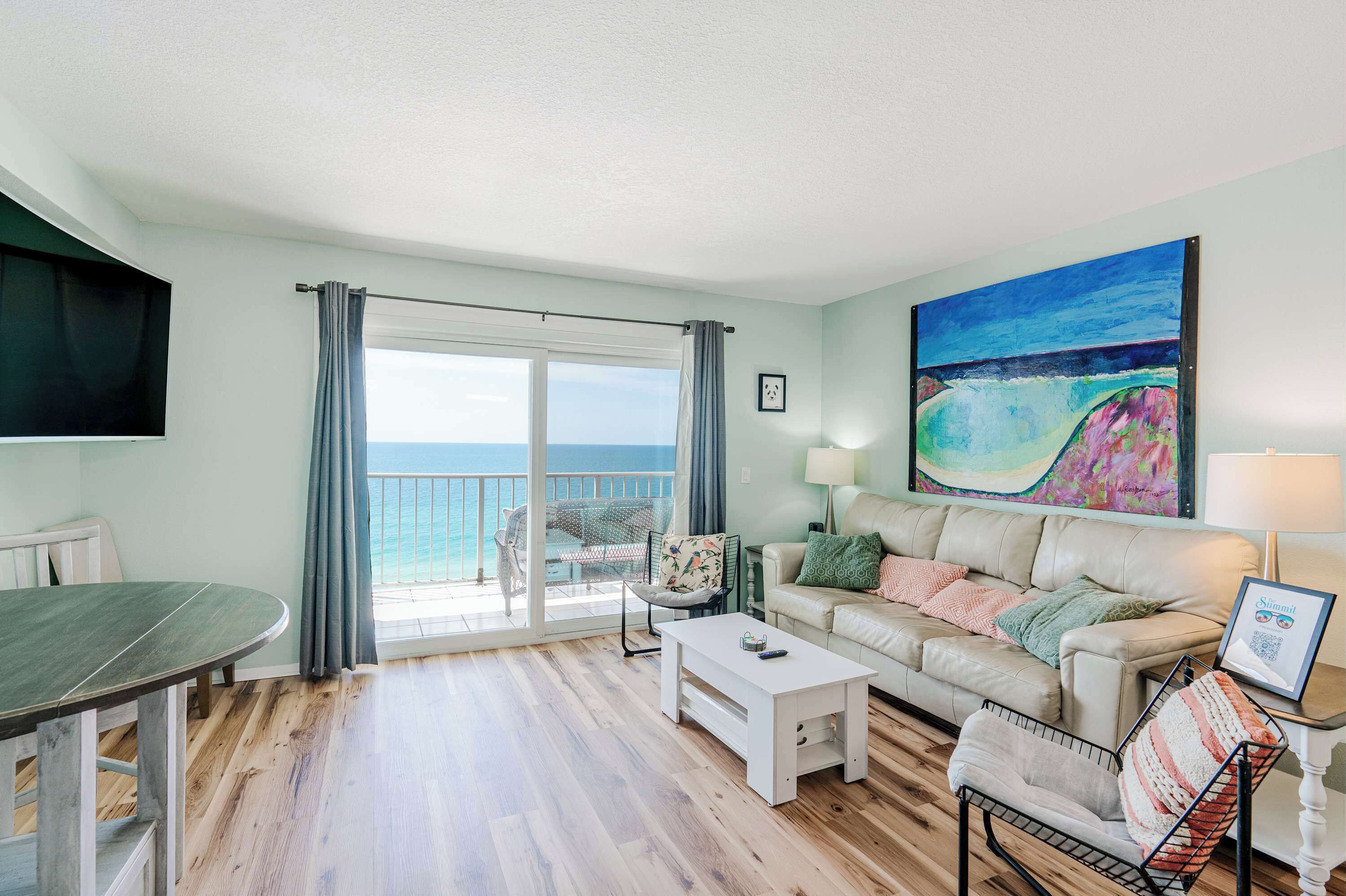 公寓式客房, 多张床, 阳台, 海洋景观 (Once Upon a Dream) | 起居区 | 50-英寸纯平电视 （配备数码频道）、电视