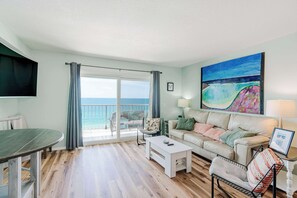 콘도, 침대(여러 개), 발코니, 바다 전망 (Once Upon a Dream) | 거실 공간 | 디지털 채널 시청이 가능한 50인치 평면 TV, TV