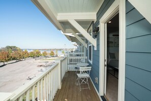House, Multiple Beds, Balcony | Property grounds - Blue Bird (Old Hickory)