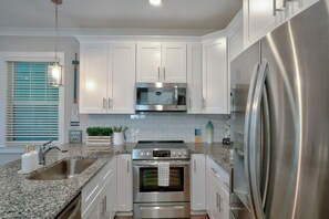 House, Multiple Beds, Balcony | Private kitchen - Blue Bird (Old Hickory)