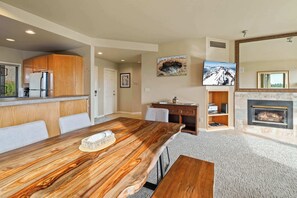 Dining - Riverview Retreat Picturesque 2 BDR in Resort! (Bend)