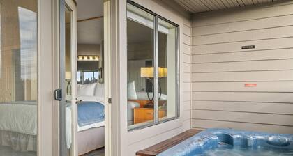 Riverview Retreat Picturesque 2 BDR in Resort!