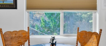 Yosemite Woods - Charming Upper Unit in Ynp!