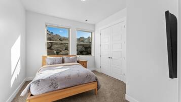 Apartment, Multiple Beds, Hot Tub, Mountain View (Paradise Preserve) | 3 bedrooms, individually decorated, individually furnished, free WiFi