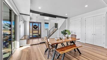 Apartment, Multiple Beds, Hot Tub, Mountain View (Paradise Preserve) | In-room dining