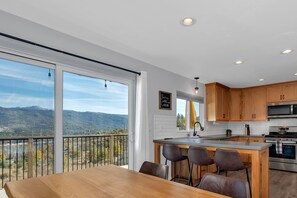 Dining - Modern 2bd Cabin With Stunning Views of Bass Lake (Oakhurst)