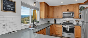 Modern 2bd Cabin With Stunning Views of Bass Lake
