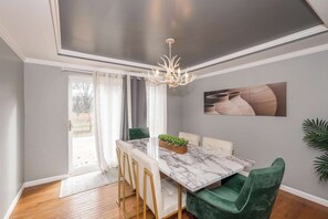 House, Multiple Beds, Pool Access, Garden View | Dining
