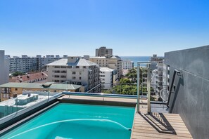 Pool - New Seapoint 1-Bed with Sweeping Mountain Views (Cape Town)