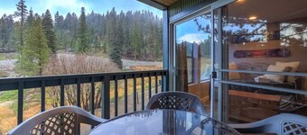 Ski In, Ski Out! 3 BDR Steps From Stagecoach Lift