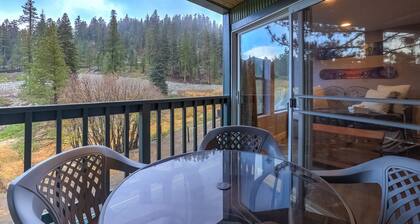 Ski In, Ski Out! 3 BDR Steps From Stagecoach Lift