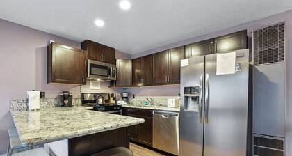 Ski In, Ski Out! 3 BDR Steps From Stagecoach Lift