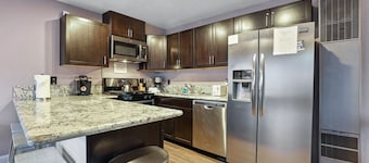 Ski In, Ski Out! 3 BDR Steps From Stagecoach Lift