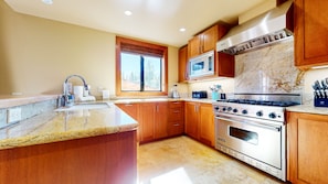 Condo, Multiple Beds, Patio, Mountain View (Gorgeous Condo at Obsidian) | Private kitchen | Coffee/tea maker - Gorgeous Condo at Obsidian Clubhouse Downstairs (Mammoth Lakes)