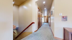 Interior - Gorgeous Condo at Obsidian Clubhouse Downstairs (Mammoth Lakes)