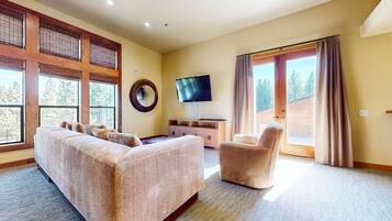 Condo, Multiple Beds, Patio, Mountain View (Gorgeous Condo at Obsidian) | Living area | 42-inch flat-screen TV with digital channels, fireplace