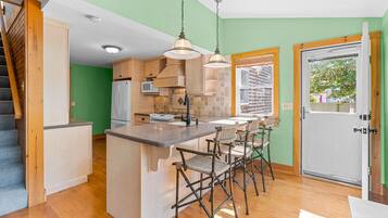 House, Multiple Beds, Balcony | Private kitchen | Fridge, microwave, oven, stovetop