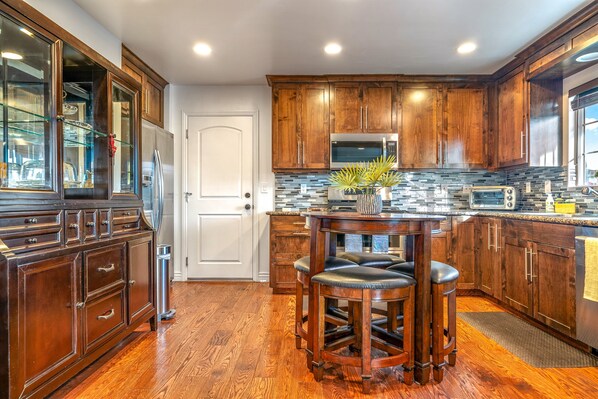 House, Multiple Beds, Patio, Garden View (Seaside Escape) | In-room dining