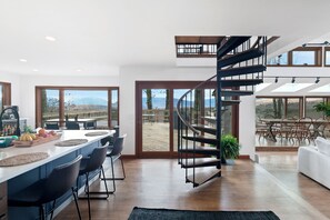 Interior - 5 Star Gorgeous Cliffside Chalet w Panoramic Views (Tannersville)