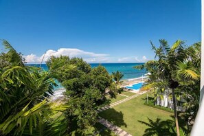 Property grounds - 1]★Beachfront Penthouse w/ Jacuzzi,Pools & Views!★

 (Sosúa)