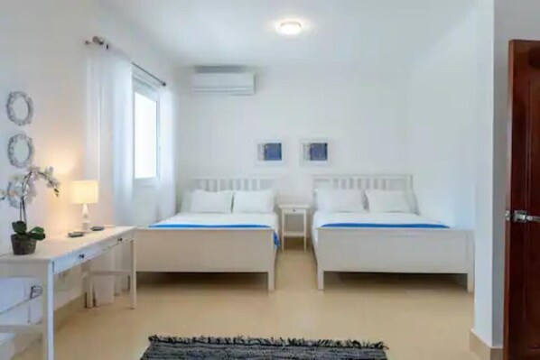 4 bedrooms - 4BR Beachfront+Pool+Jacuzzi PH

 (Sosúa)
