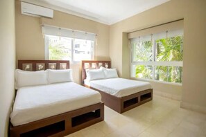 3 bedrooms, WiFi - 12 Sail Away, Beautiful Beachfront Family Condo

 (Sosúa)