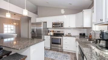 House, Multiple Beds, Pool Access, Garden View | Private kitchen | Fridge, microwave, oven, stovetop