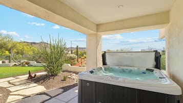 獨棟房屋, 多張床, 可使用泳池, 山景 (East Mesa Desert) | 室外 Spa 池