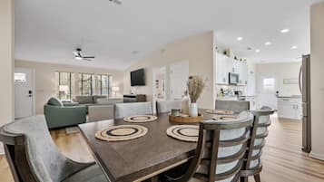 House, Multiple Beds, Patio, Garden View (The Oak Hideaway) | Dining