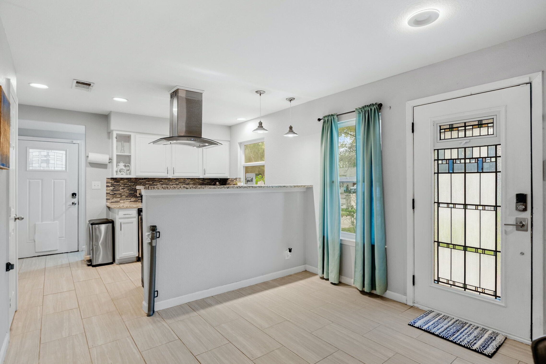 House, Multiple Beds, Pool Access, Pool View | Private kitchen | Fridge, microwave, oven, stovetop