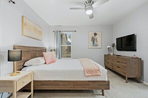 Talo, useita sänkyjä, pääsy uima-altaalle, näköala uima-altaalle | 3 makuuhuonetta, yksilöllisesti sisustettu, yksilöllisesti kalustettu