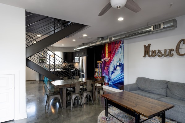 House, Multiple Beds, Balcony, City View | In-room dining