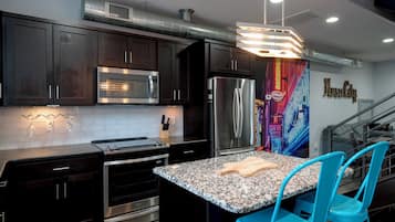 House, Multiple Beds, Balcony, City View | Private kitchen | Fridge, microwave, oven, stovetop