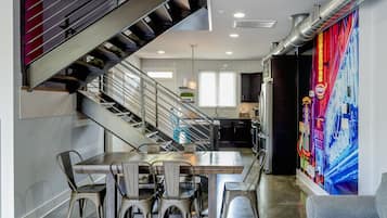 House, Multiple Beds, Balcony, City View | In-room dining